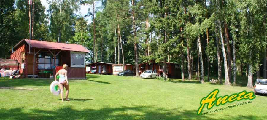 деревянные дачные домики база отдыха ночлеги на берегу озера в Польше Мазурские озера