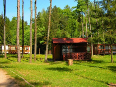 деревянные дачные домики база отдыха ночлеги на берегу озера в Польше Мазурские озера