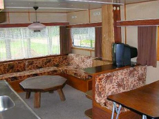 деревянные дачные домики база отдыха ночлеги на берегу озера в Польше Мазурские озера