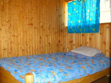 деревянные дачные домики база отдыха ночлеги на берегу озера в Польше Мазурские озера